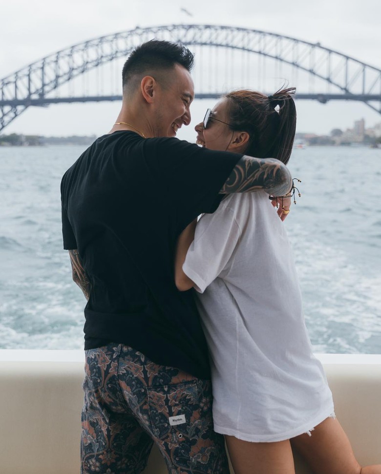 组图:"台湾第一帅"王阳明庆祝结婚三周年 与老婆日常满满都是糖