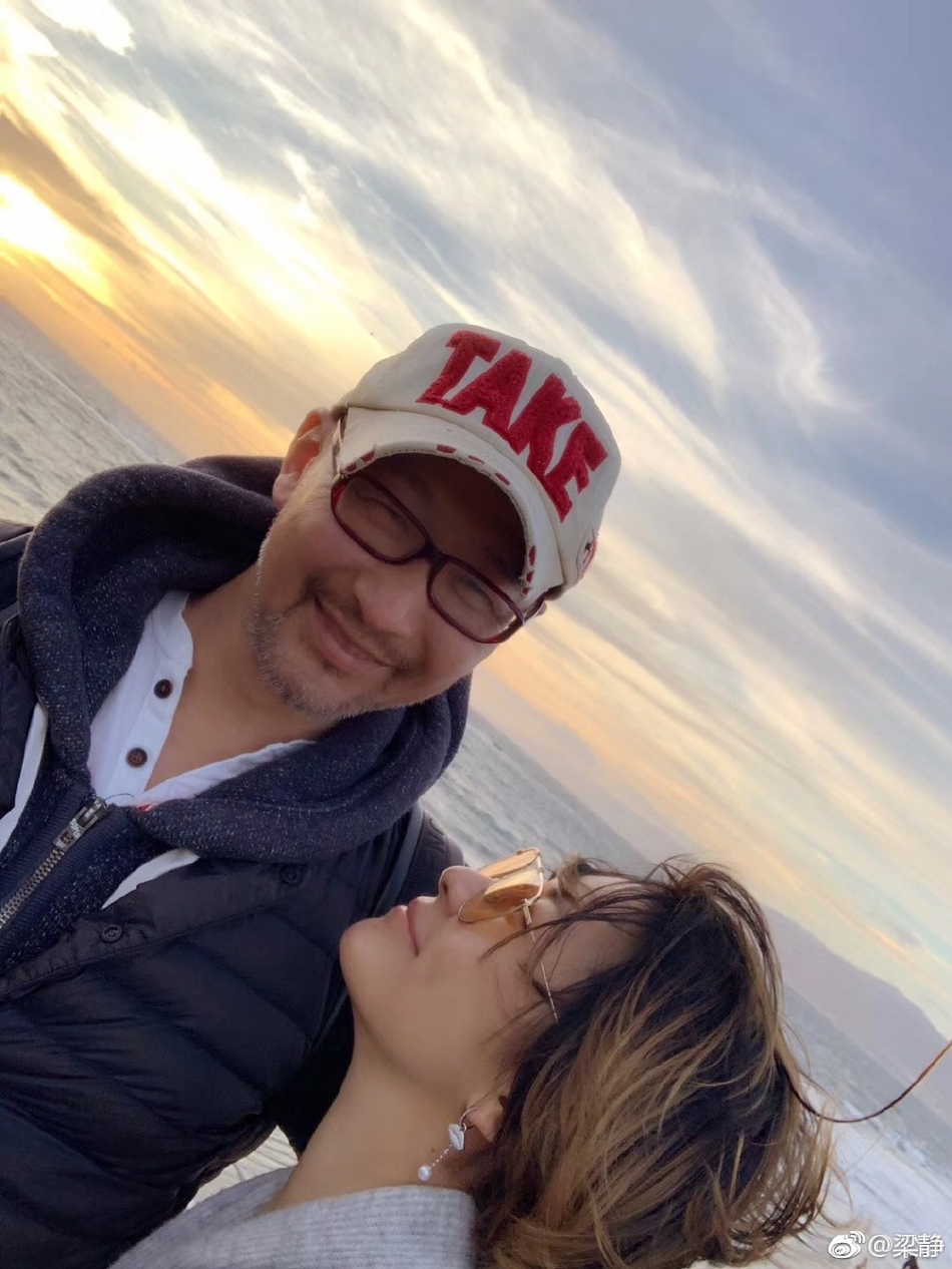 梁静晒照庆祝结婚14周年 管虎制造惊喜满满感动