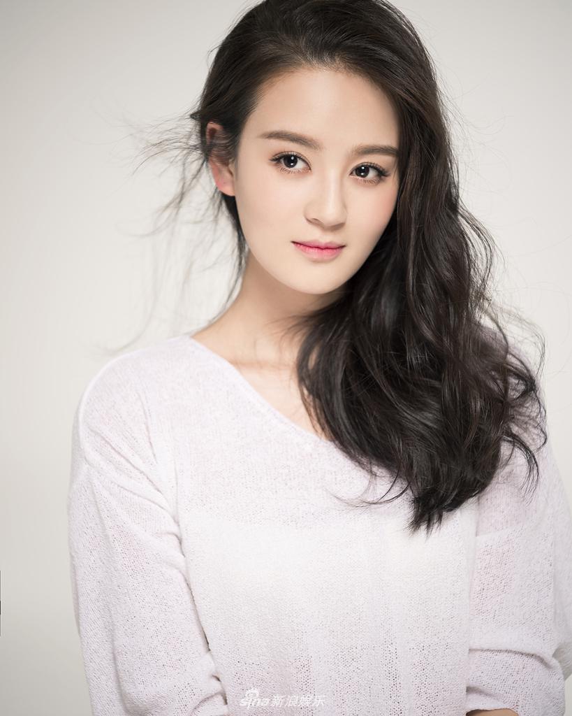 组图:曾一萱时尚大片柔情似水 元气活力秀瓷肌_高清图集_新浪网