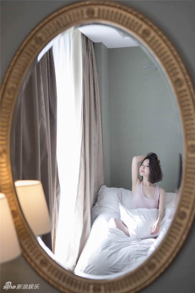 刘晓晔曝俏皮写真