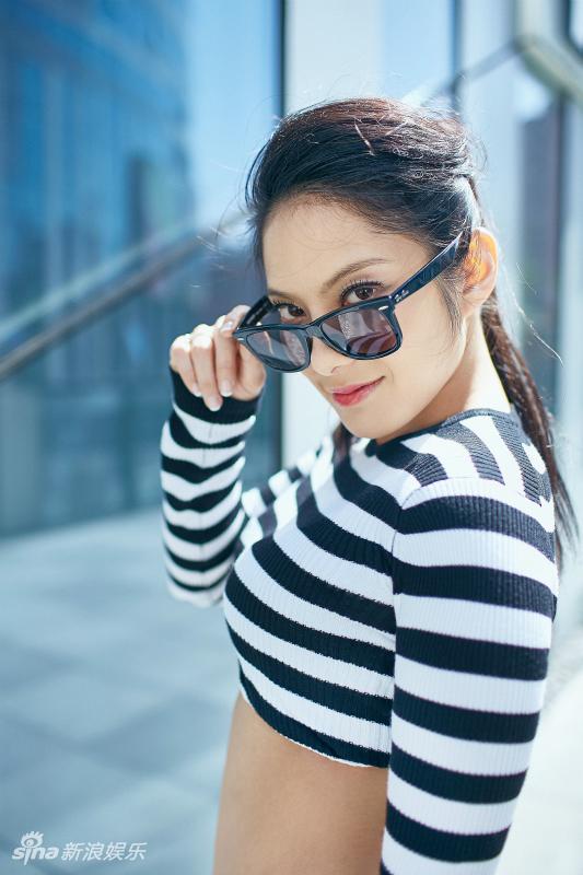 新浪娱乐讯 近日,演员张瑀希nadia曝光了一组街拍大片,照片中张张瑀希