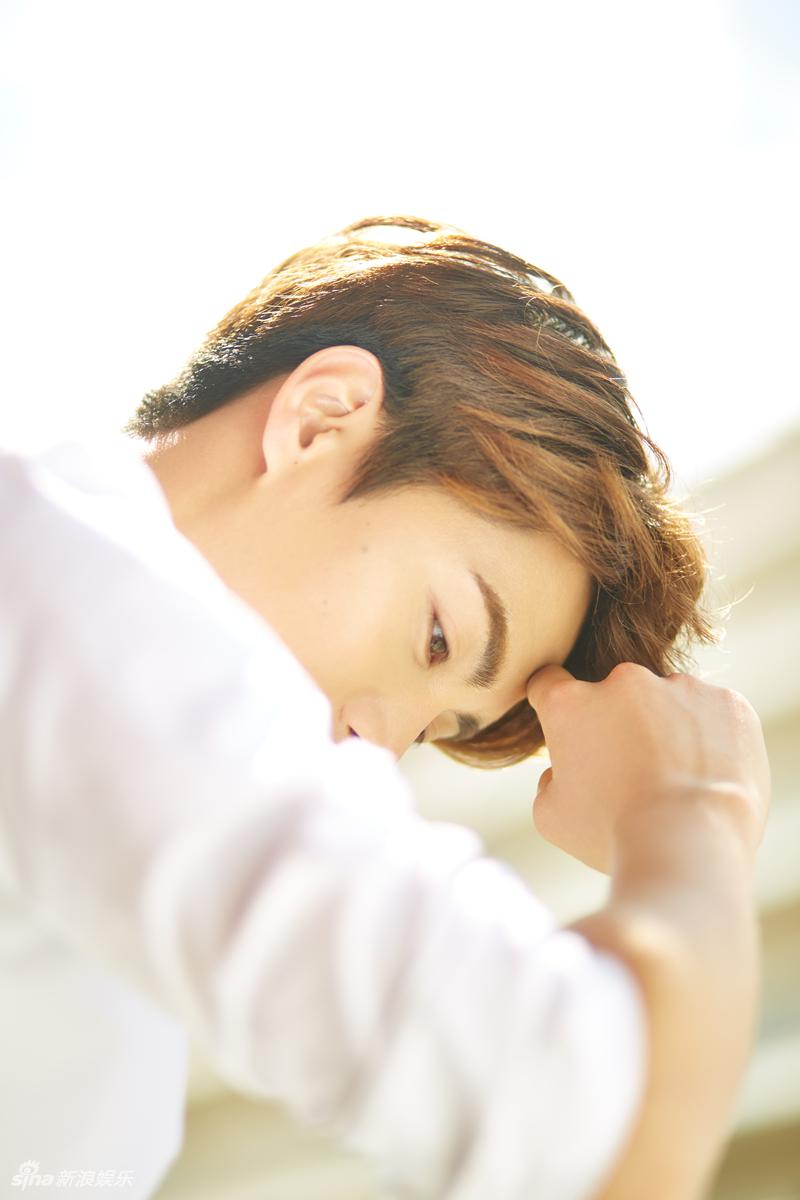 组图:马天宇白衬衣化身校园学长 纯净温暖似初恋_高清图集_新浪网