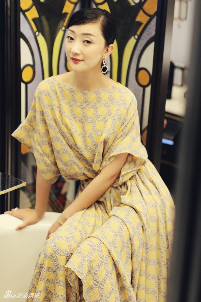 新浪娱乐讯 3月19日晚,某高端精品杂志十周年颁奖盛典在时尚魔都上海