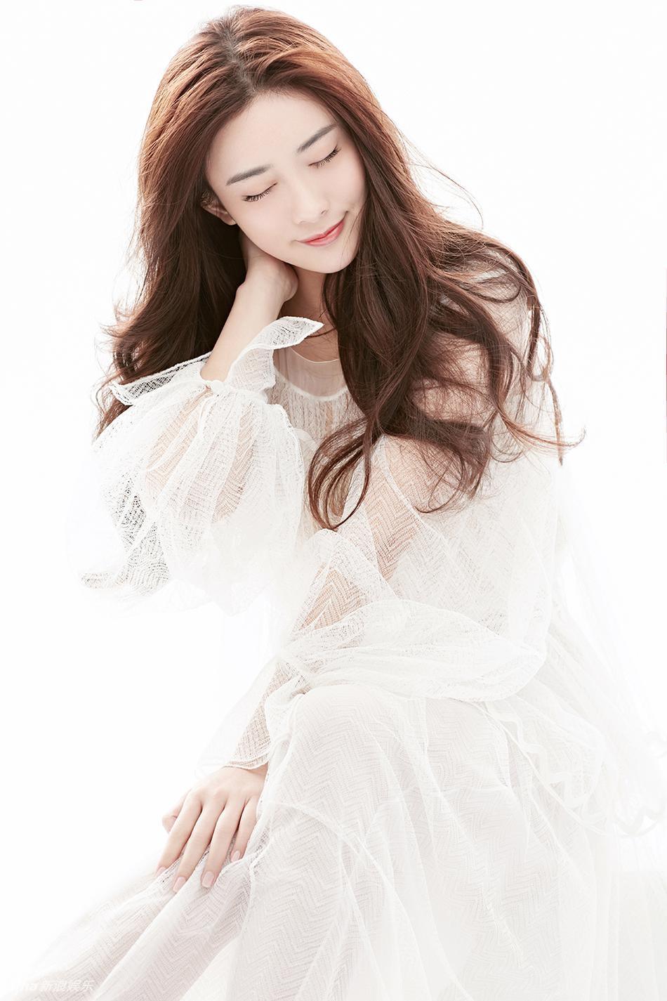 孟子义梦幻写真秀瓷肌 笑容清甜少女感满分[11p]