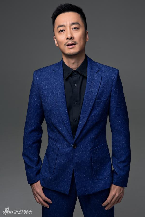 组图:吴超西服写真曝光 眼神深邃尽显型男风范_高清图集_新浪网