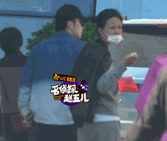 5董子健孙怡拉手进医院