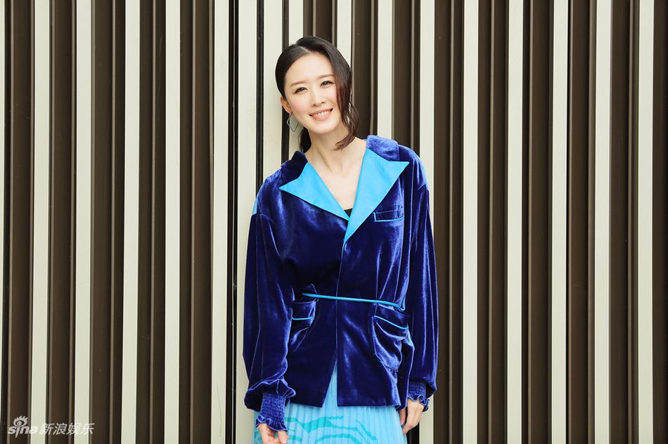 组图:张雯助阵上海时装周 清爽帅气引领时尚潮流_高清图集_新浪网