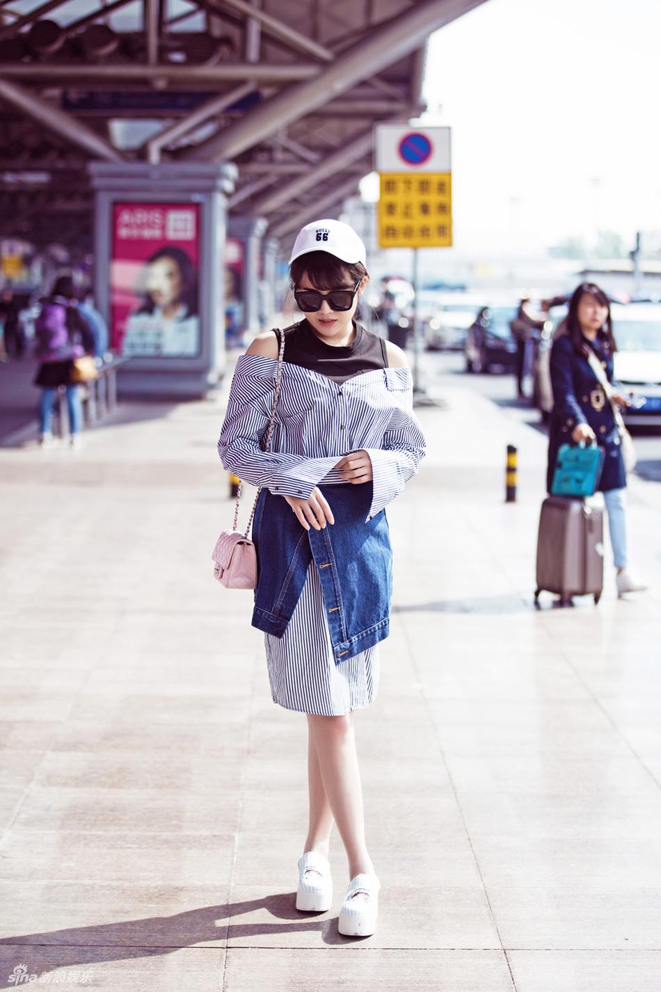 新浪娱乐讯 近日,刘洁涵结束电视剧拍摄后返京.