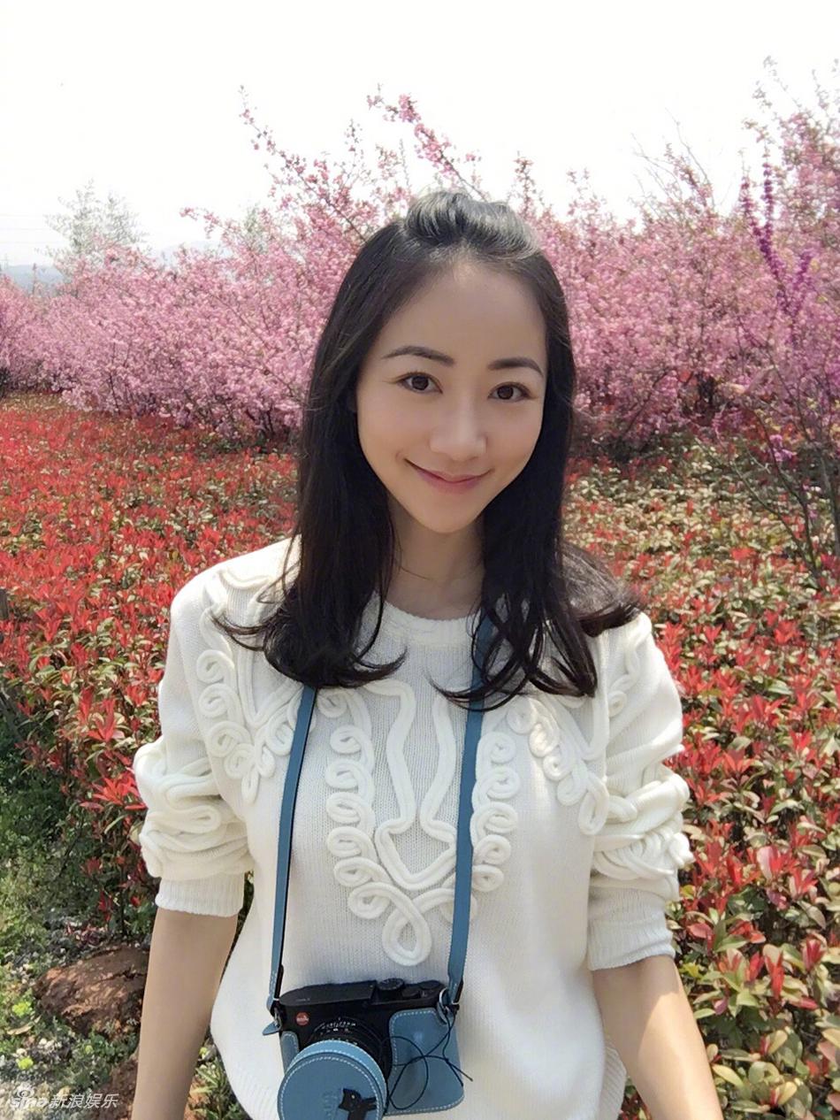 组图:韩雪春日自拍温柔浅笑太迷人 素颜出镜无压力