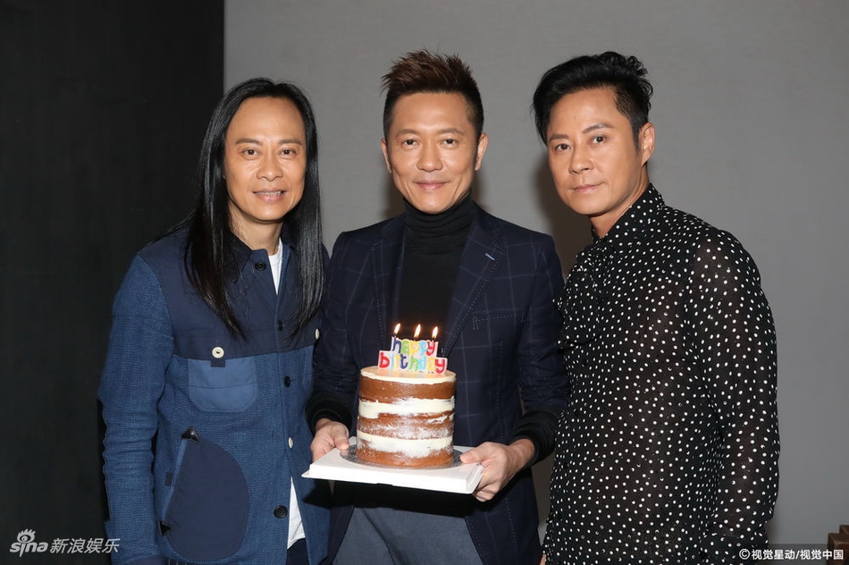 组图:草蜢苏志威生日获惊喜 好兄弟现身送蛋糕_高清图集_新浪网