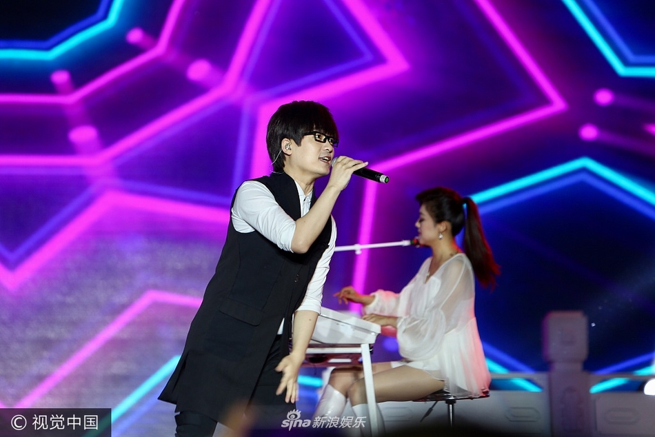 组图:夫妻档捞金!任静付笛生,玖月奇迹甜蜜对唱