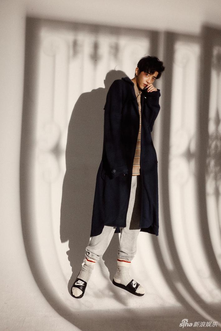 梁靖康最新写真曝光 酷帅有型魅力尽显