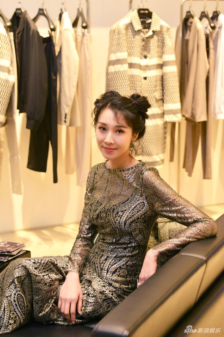 日前,实力演员陈丽娜受德国某高级成衣品牌的邀请,现场助阵该品牌在