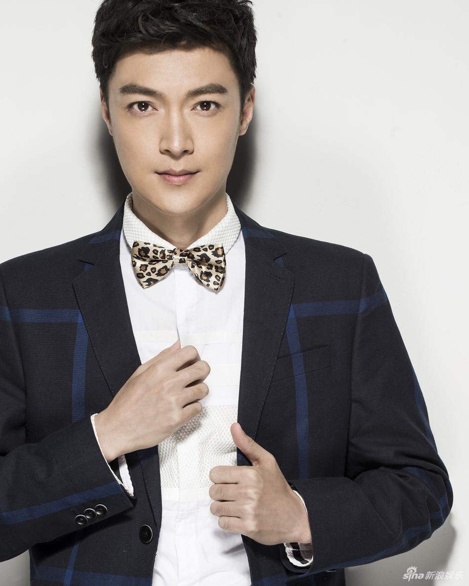 演员纪宁儒雅写真气质尽显