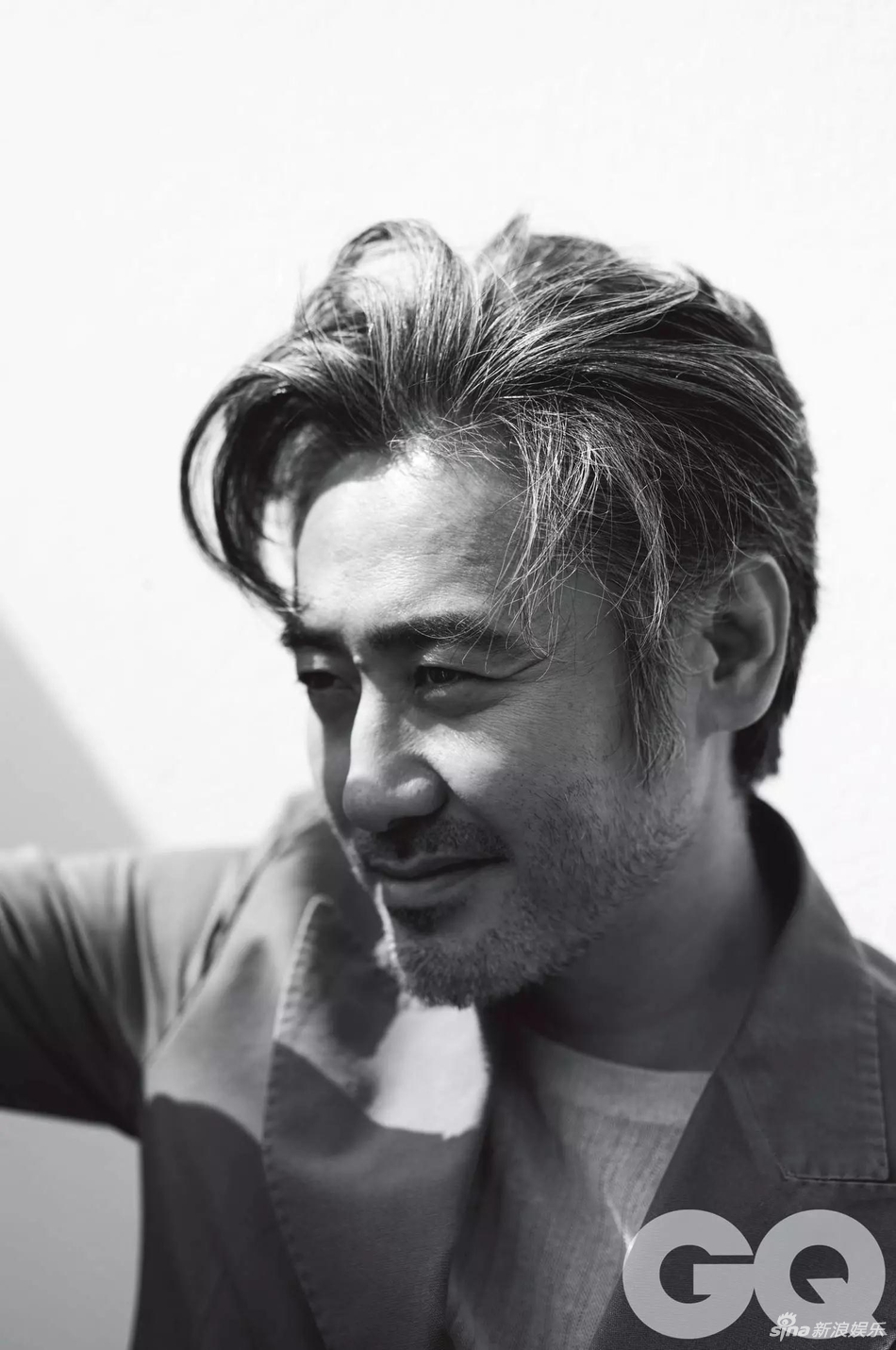 吴秀波演绎男人四十不凡魅力