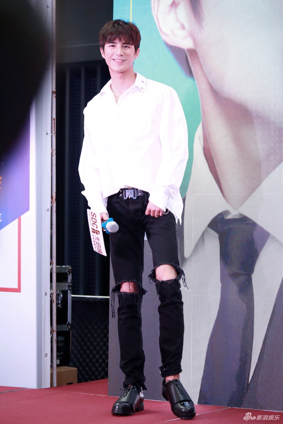 姜潮上海签售人气火爆 新书新歌新戏新代言忙不停