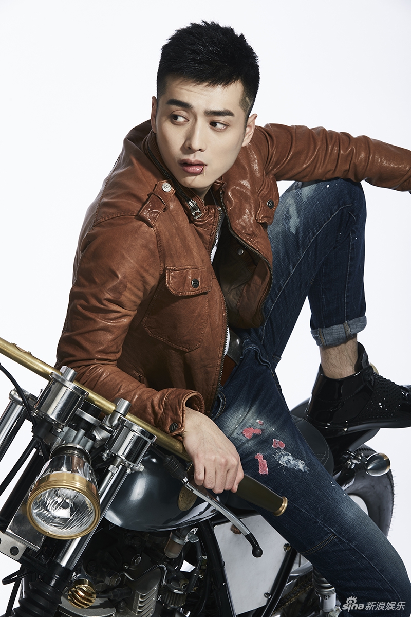 组图:韩承羽曝酷帅写真 化身机车boy荷尔蒙爆棚_高清图集_新浪网