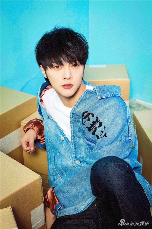 李俊辰牛仔look演绎率性慵懒_高清图集_新浪网