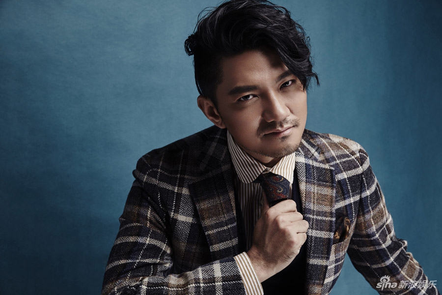 组图:彭博曝光绅士写真 眼神深邃尽显雅痞范儿