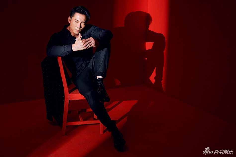 功夫巨星邹兆龙大片曝光 时尚睿智魅力十足