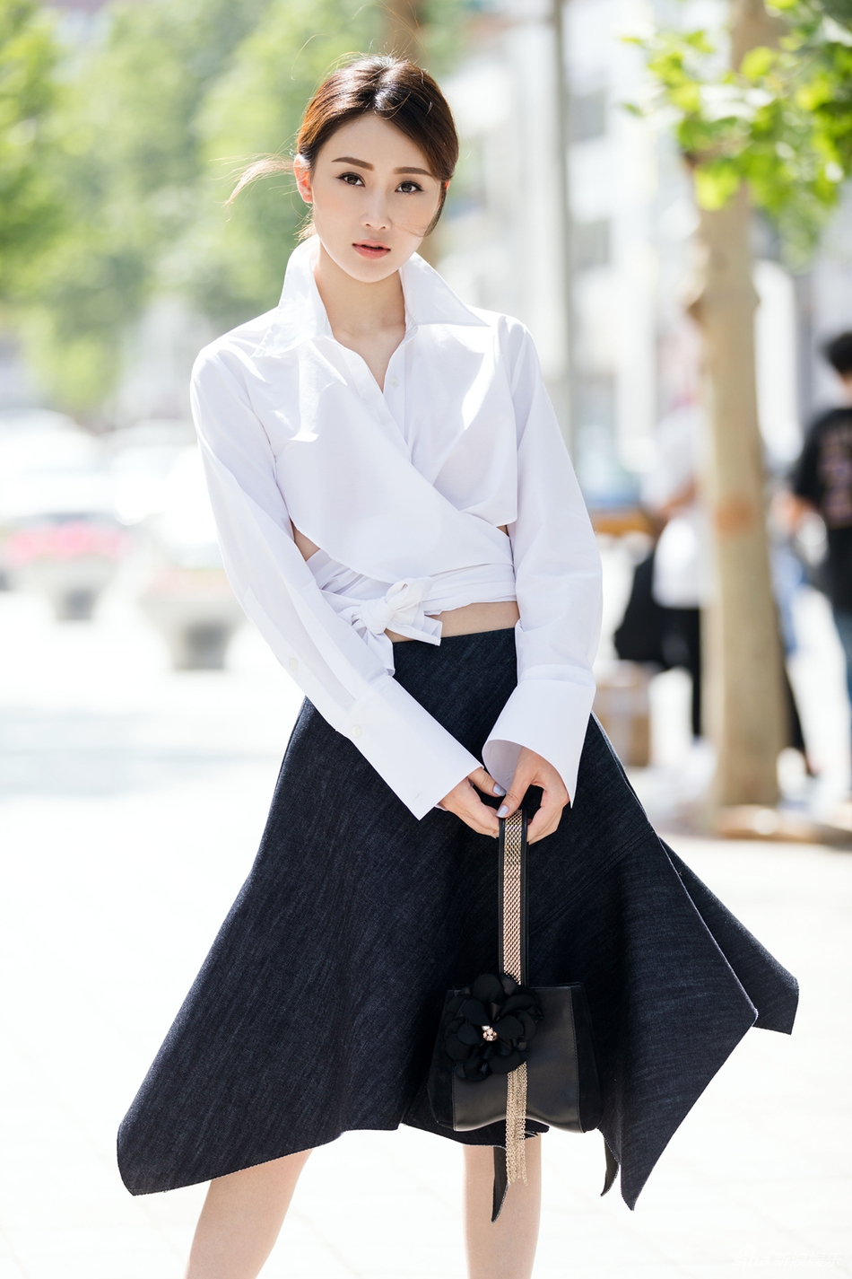 14 09:53:30 1 / 4 近日,时髦小姐姐,演员林鹏最新初夏街拍组图曝光.