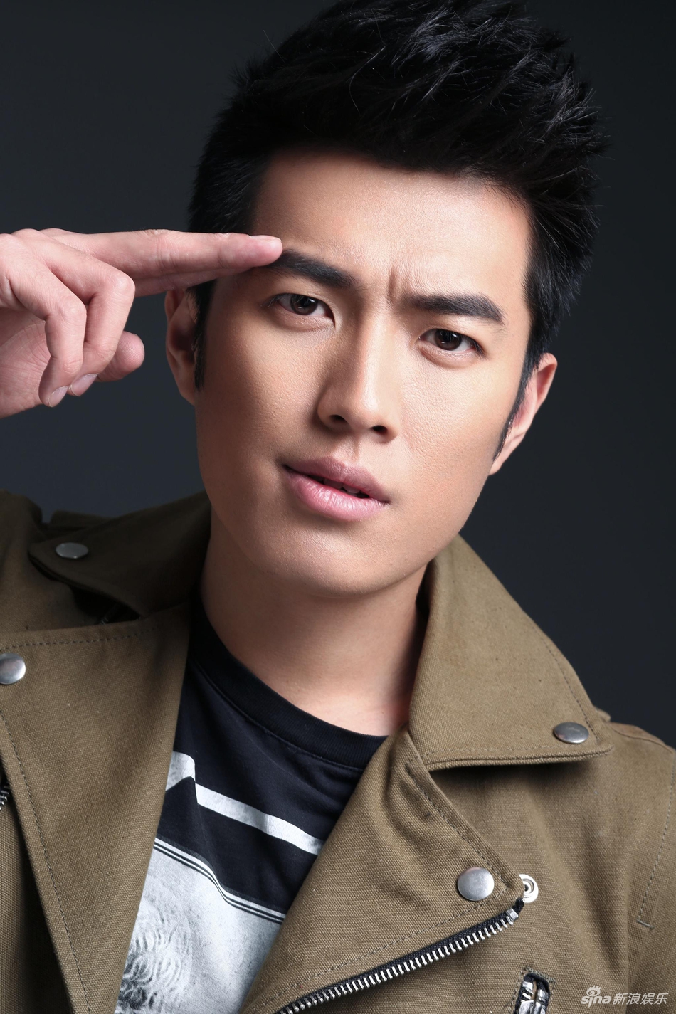 《深夜食堂》李警官曝写真 周帅尽显轻熟男气质