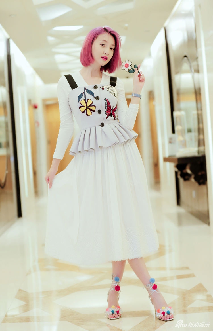 组图:郑雅文惊艳亮相电影时尚盛典 薄纱长裙仙气十足_高清图集_新浪网