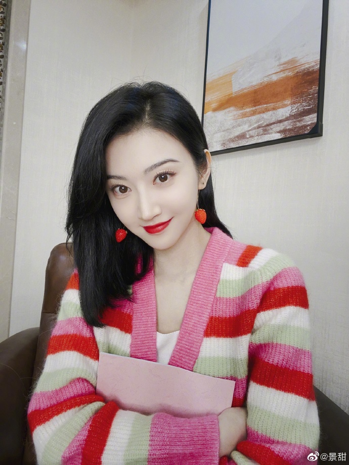 组图：许凯景甜《乐游原》转圈路透曝光身穿古装公主抱甜蜜十足第4张图片