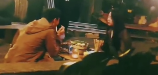 组图：刘亦菲李现《去有风的地方》同框路透释出夜市氛围感十足第1张图片