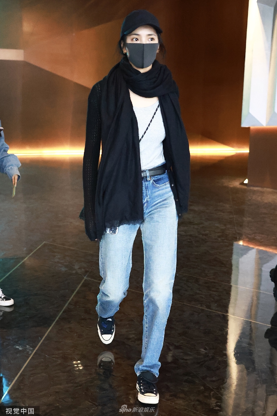 组图：王紫璇前往录制《乘风破浪》戴口罩穿休闲装低调出行第4张图片