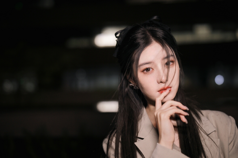 组图：徐艺洋官宣加盟《上班啦妈妈2》发布暗夜天台大片氛围感强第5张图片