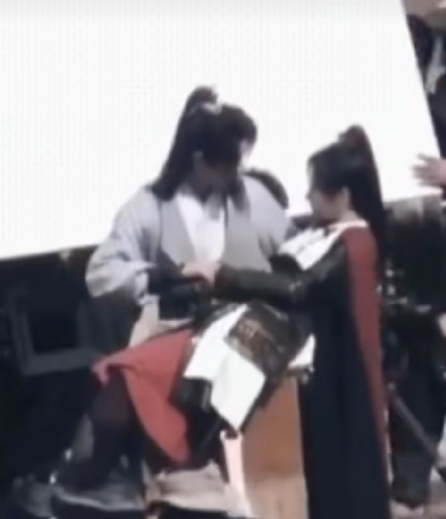 组图：许凯景甜《乐游原》转圈路透曝光身穿古装公主抱甜蜜十足第1张图片