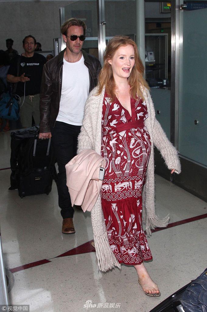 老婆金伯利有孕在身,穿着