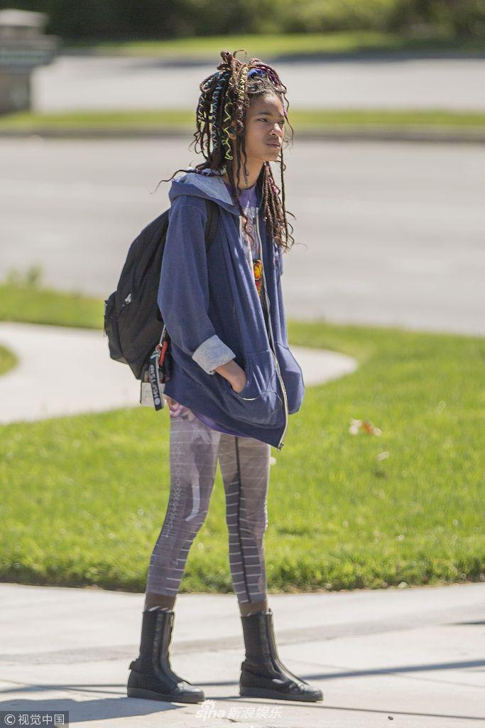 组图星二代维罗史密斯进入复活节模式头顶彩色脏辫抢镜