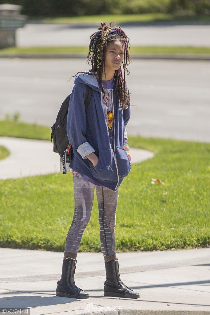 组图:星二代维罗·史密斯进入复活节模式 头顶彩色脏辫抢镜