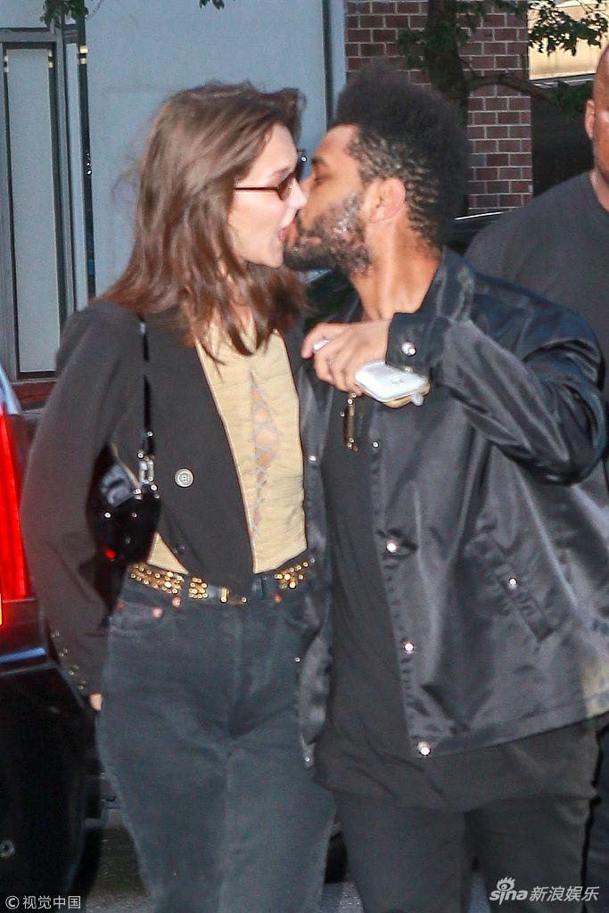 组图贝拉22岁生日获盆栽哥相伴十指紧扣约会边走边亲