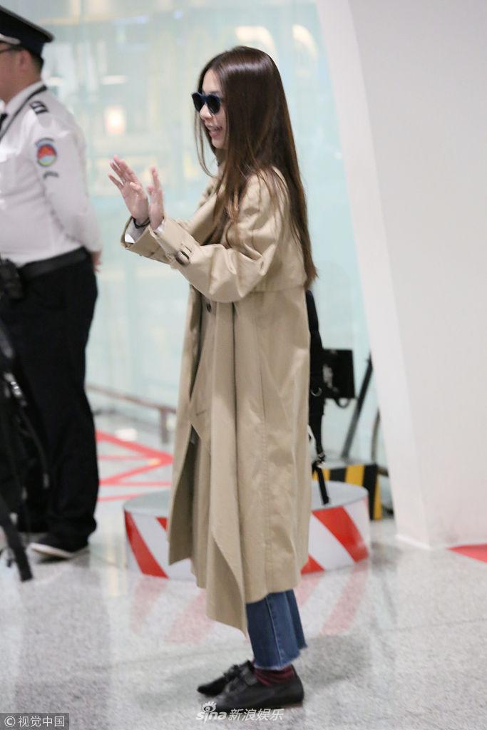 04.09 07:45:19 1 / 4 新浪娱乐讯 日前,田馥甄现身深圳宝安机场.