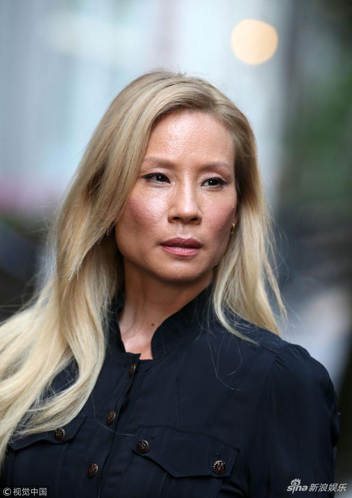 组图:刘玉玲现身片场 脸部橘皮严重肤质差到爆_高清图集_新浪网