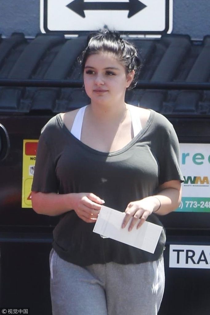 组图:阿芮尔·温特身材肥硕脸部圆润 获男友开车门享星级待遇_高清