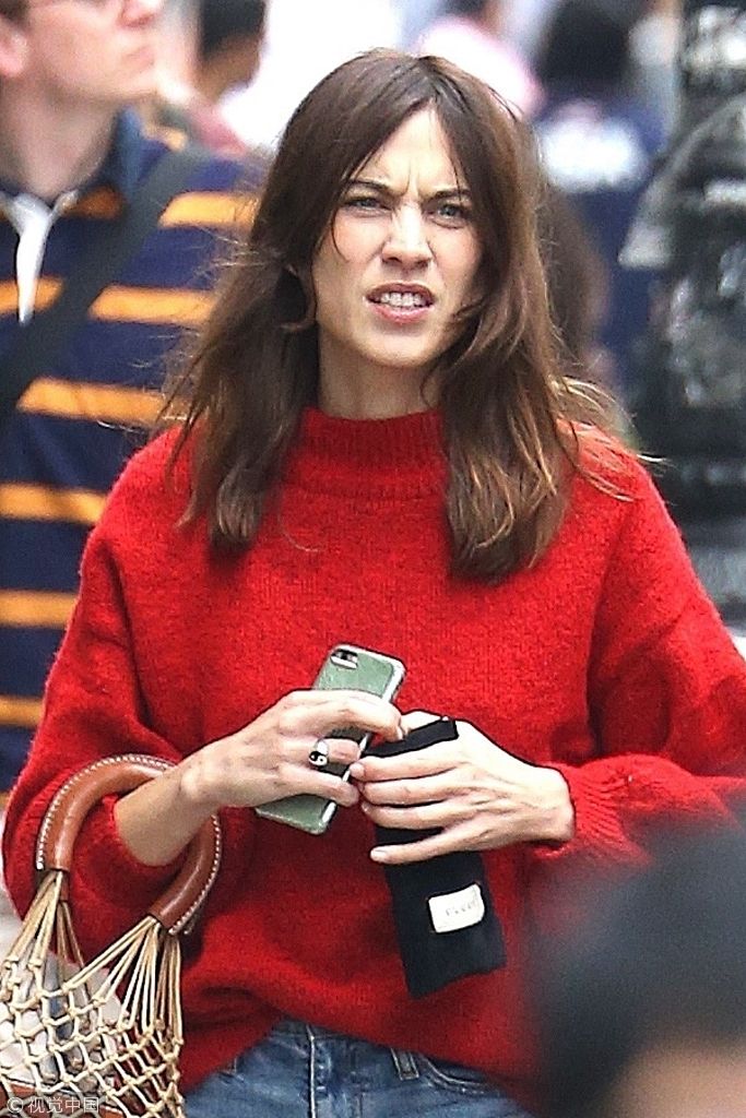 新浪娱乐讯 当地时间2018年5月28日,纽约,艾里珊-钟(alexa chung)现身