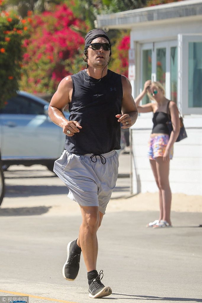 加利福尼亚,马修·麦康纳(matthew mcconaughey)现身街头