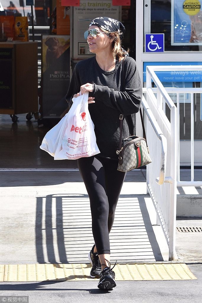 新浪娱乐讯 当地时间2018年6月19日,美国加州,丽莎·林娜(lisa rinna)