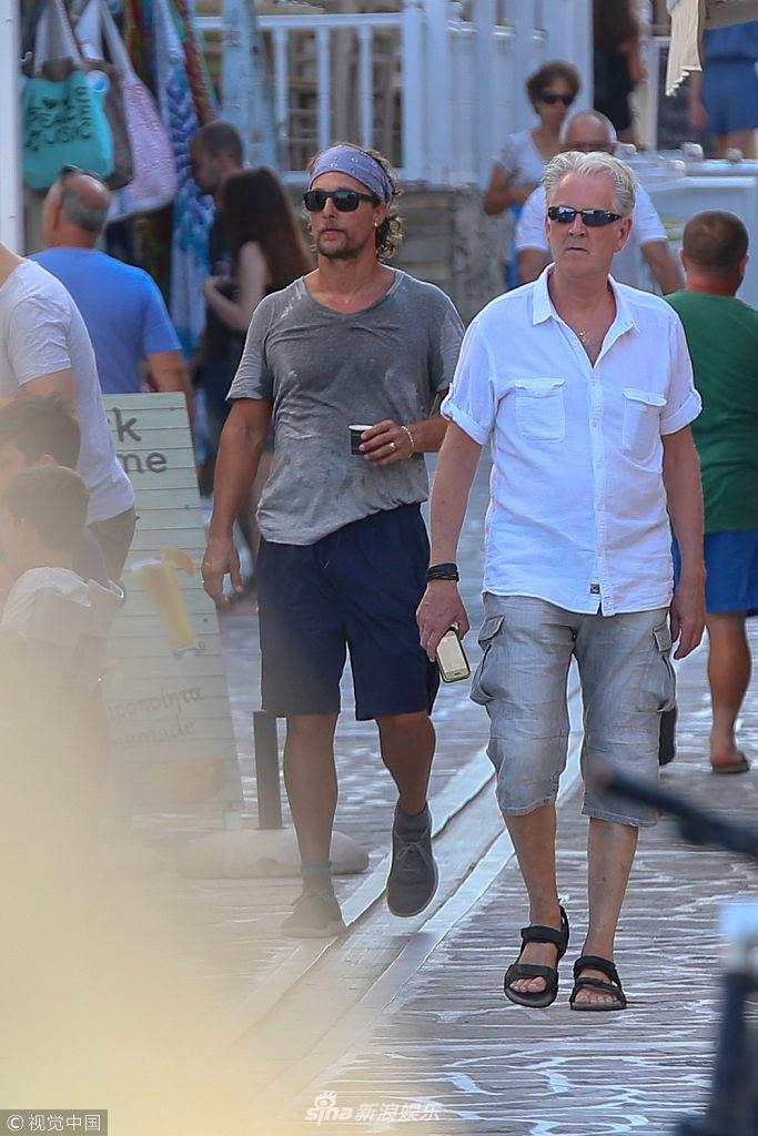 讯 当地时间2018年7月6日,希腊安迪帕罗斯岛,马修·麦康纳(matthew