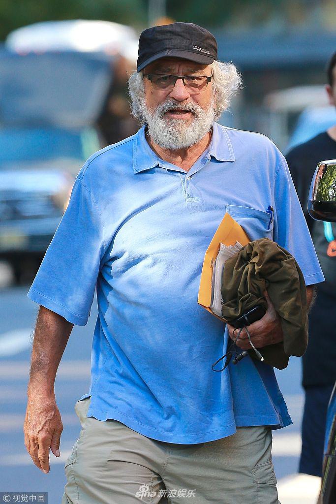 组图:75岁"教父"罗伯特头发花白 面慈和蔼黑帮气质消失