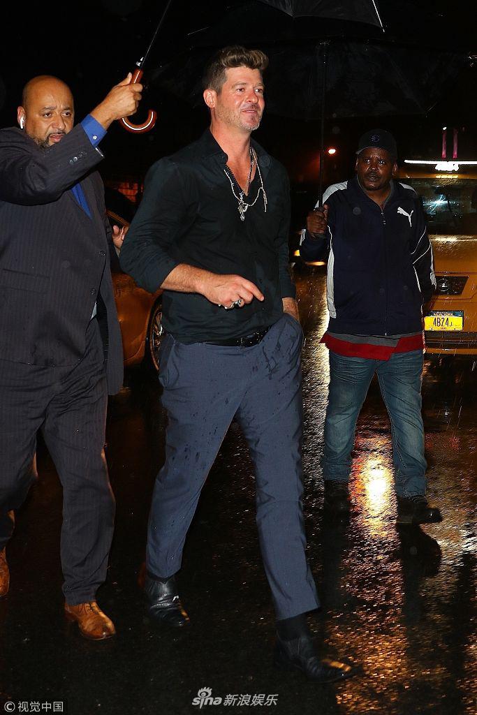 当地时间2018年9月12日,美国纽约,罗宾·西克(robin thicke)现身街头