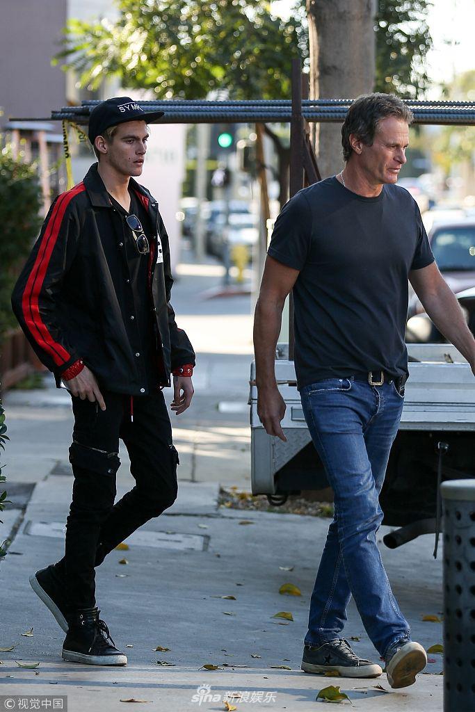 娱乐讯  当地时间2018年11月12日,美国加利福尼亚,蓝德·格伯(randy