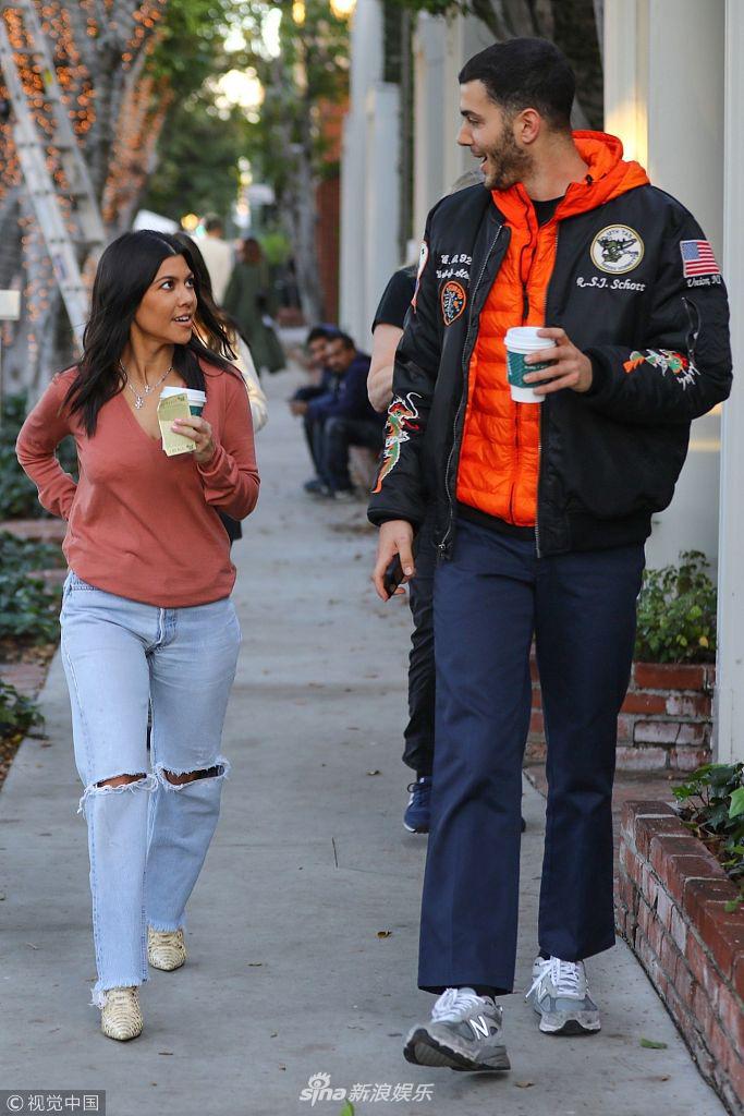 组图:考特妮·卡戴珊与德文·温莎旧爱同行 开心热聊身高差超萌