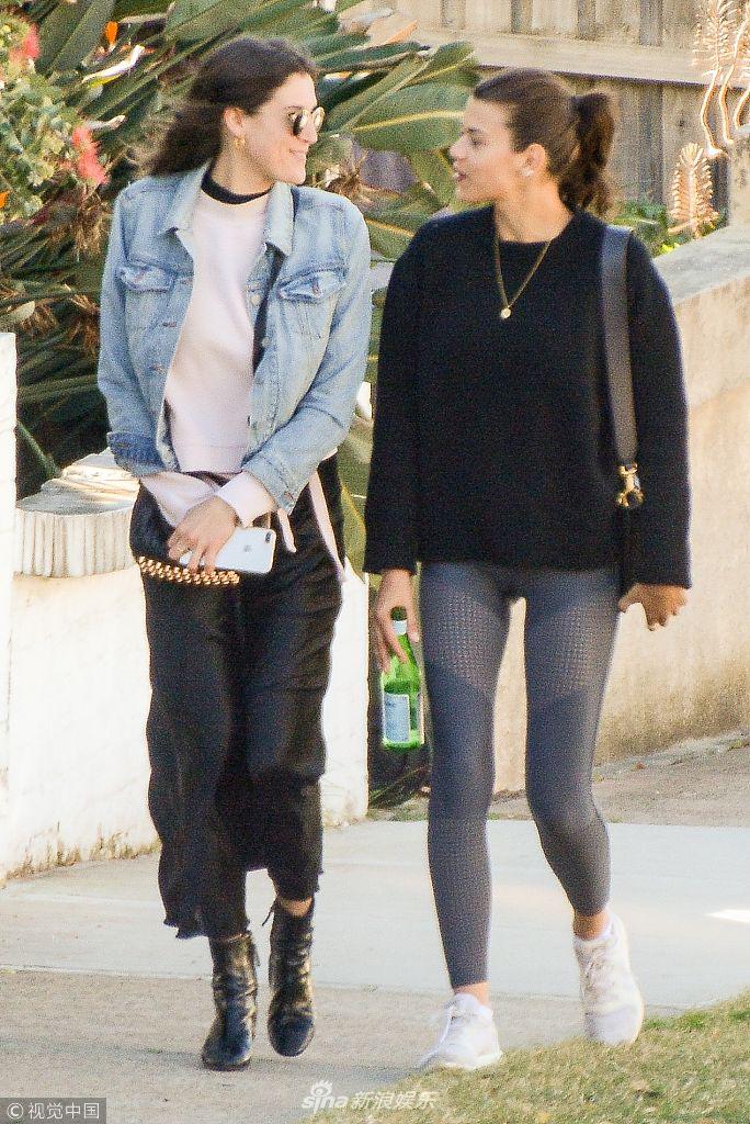 4 新浪娱乐讯 当地时间2018年7月22日,维密超模乔治亚福勒(georgia