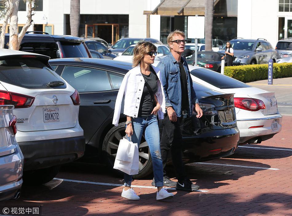 当地时间2018年6月2日,美国斯蒂迪奥城,丽莎·林娜(lisa rinna)和老公