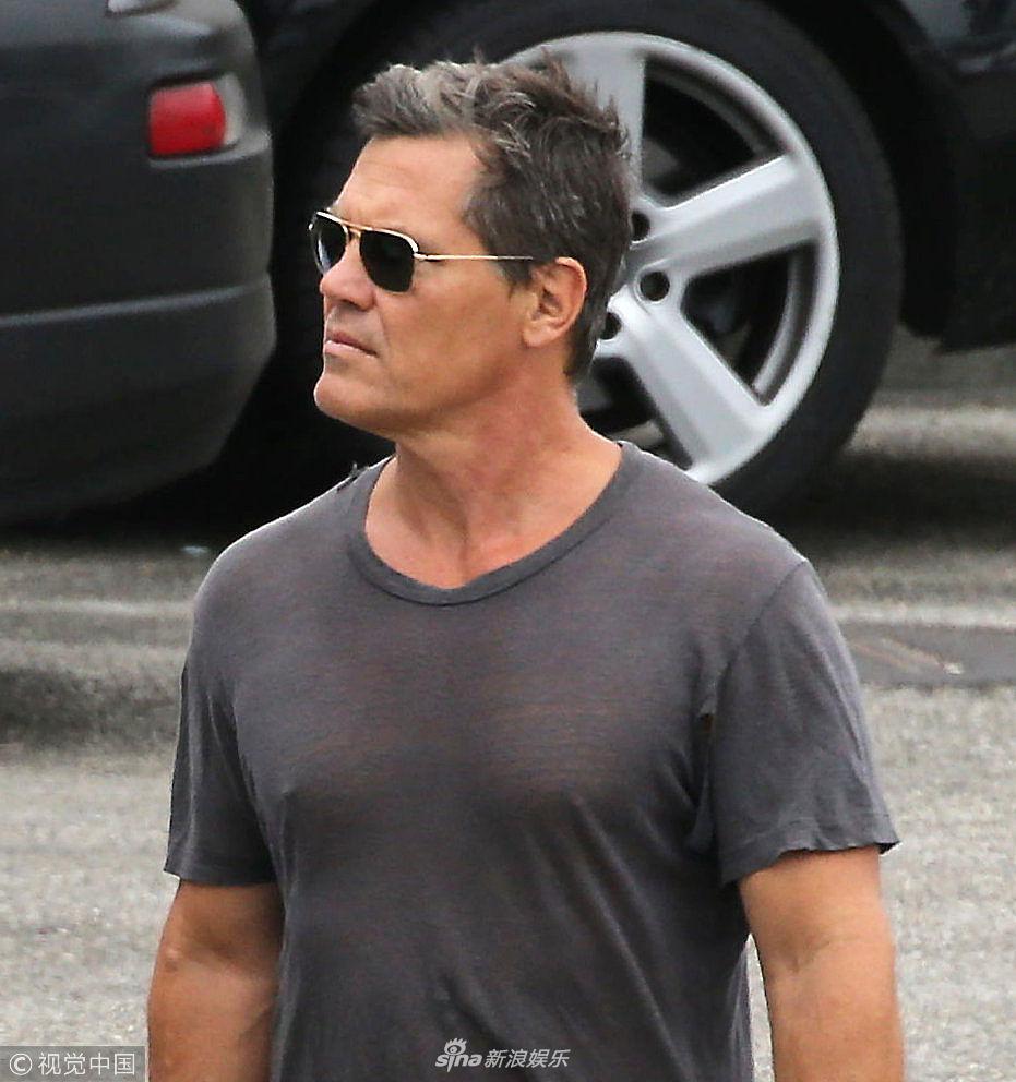 组图:"灭霸"乔什·布洛林胸肌发达 荷尔蒙爆棚不输身旁小鲜肉